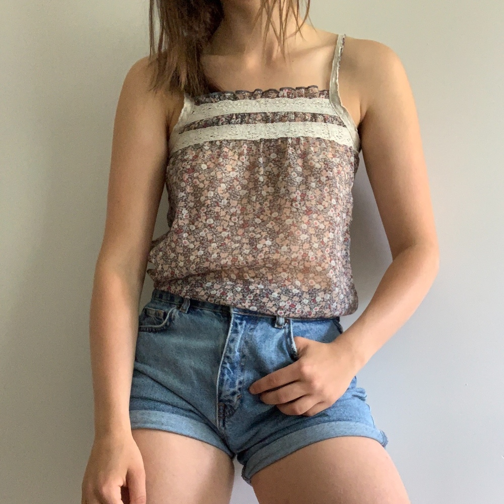 SHEET FLORAL PRAIRIE GIRL CAMISOLE TOP